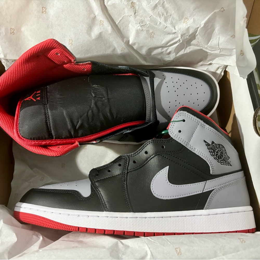 NEW IN BOX! Nike Air Jordan 1 Mid Retro Shoes Black/Cement Gray/ Red Size 12 - Picture 11 of 14